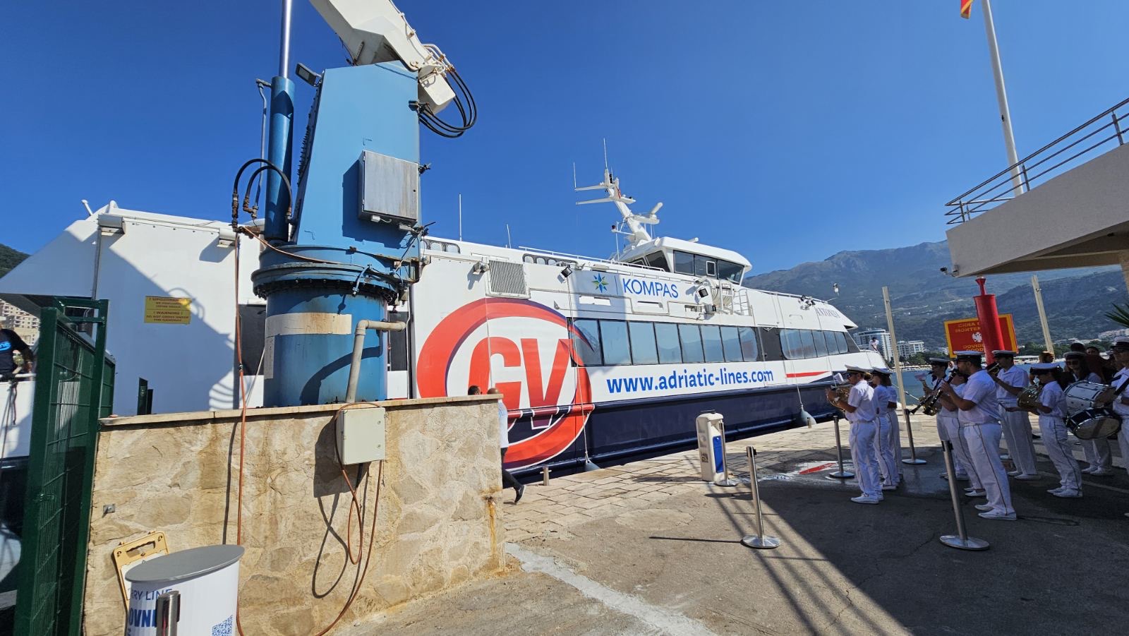 Ovo je fenomenalno: Istorija ispisana u Budvi, počela sa radom brodska linija do Dubrovnika – ide dva puta dnevno, povratna karta košta 69 eura (FOTO)