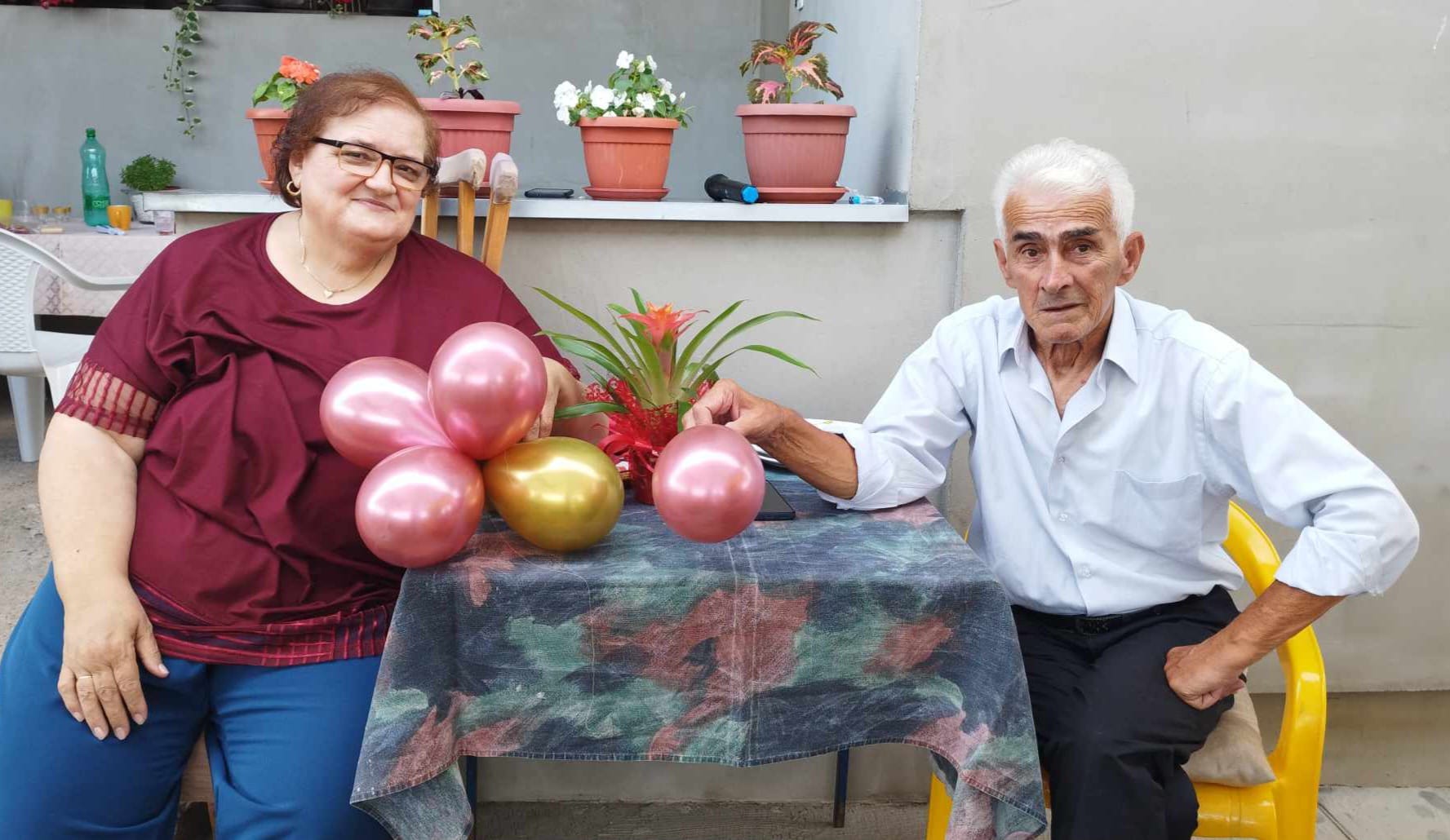 Ljubav, poštovanje i praštanje: Rada i Radiša iz Vape kod Čačka proslavili zlatnu svadbu u doba kad je razvod postao kao trend, njihov savet za dugovečan brak je jednostavan (FOTO)