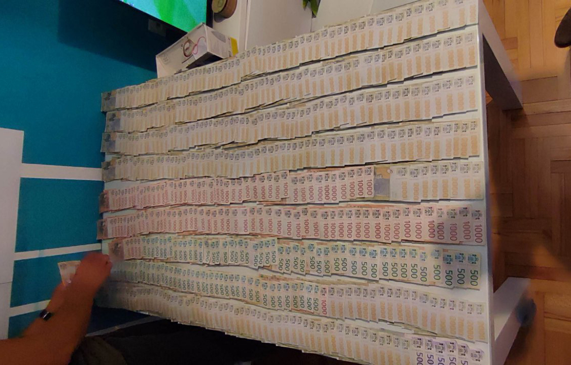 Pala grupa lopova u Nišu, kao na filmu: Zloupotreblili položaj pa zgrnuli milione i luksuzne satove pomoću digitalnih igara (FOTO)