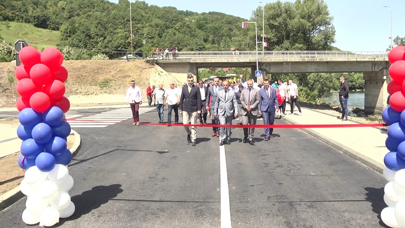Ovo je ulica koja će voditi u prijepoljski Beograd na vodi: Istorijski dan za opštinu na Limu i jedinstvo kakvo se u Srbiji retko viđa – i vlast i opozicija došli na otvaranje saobračajnice prve izgrađene nakon 40 godine (FOTO)
