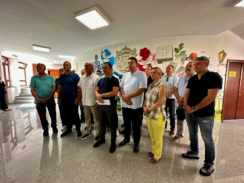 Uzburkano političko more u Čačku: Nakon završenih izbora još uvek u gradu na Moravi nije formirana vlast, opozicija predstavila svog gradonačelnika – SNS danas popodne odgovara na to