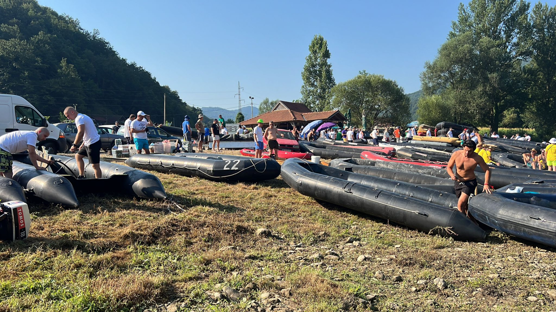 Ovo nam je najlepši dan u godini, ne propuštamo Drinsku regatu: Gori Ljubovija ovog vrelog jula, najveća fešta na vodi okupila na desetine hiljada ljudi - rekom zaplovili sve što nije šuplje/ Foto: RINA