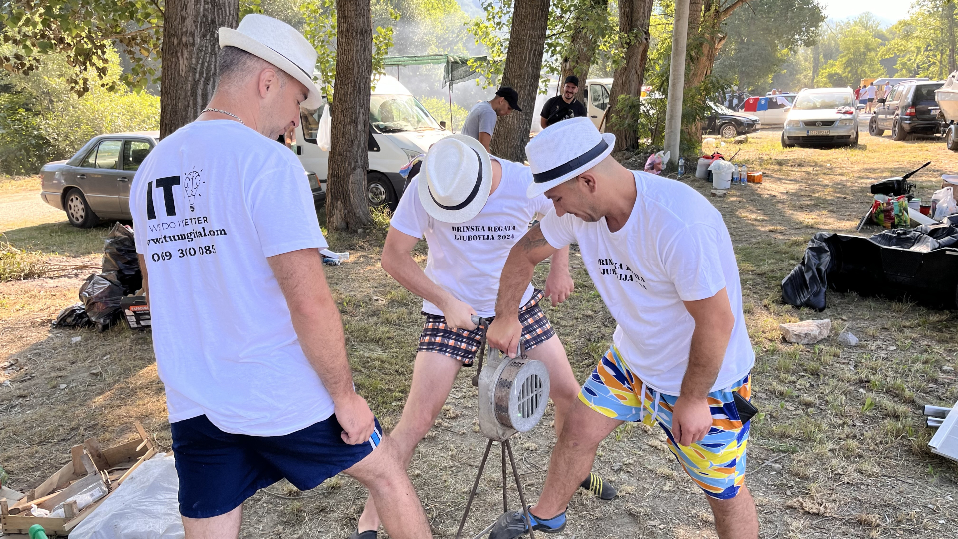Ovo nam je najlepši dan u godini, ne propuštamo Drinsku regatu: Gori Ljubovija ovog vrelog jula, najveća fešta na vodi okupila na desetine hiljada ljudi - rekom zaplovili sve što nije šuplje/ Foto: RINA