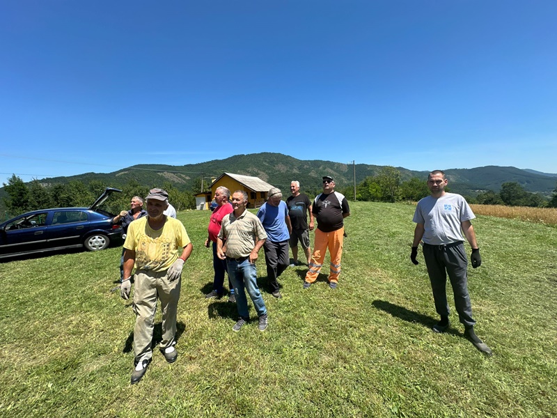 Složni meštani zajednu obnavljaju staru zgradu / foto: RINA