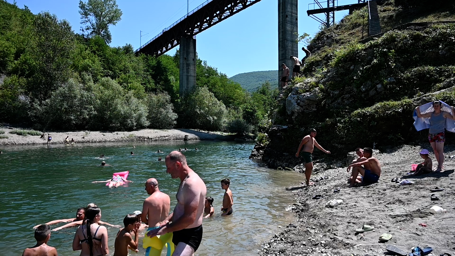 Plaža Petrovac zasijala punim sjajem / foto: RINA