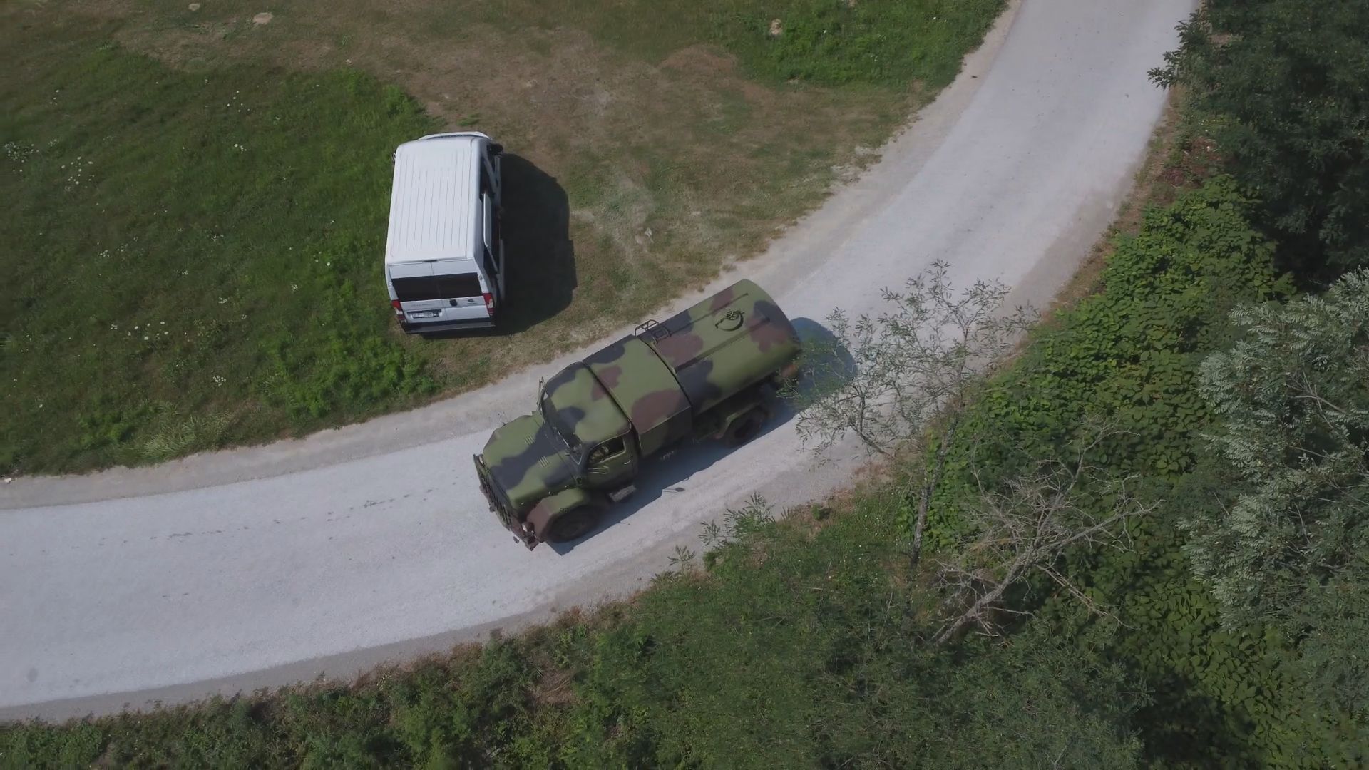 Stigao spas u poslednji čas, vojska sa cisternama kruži gornjomilanovačkim selima: Žitelji ostali bez pijaće zbog visokih temperatura (FOTO)
