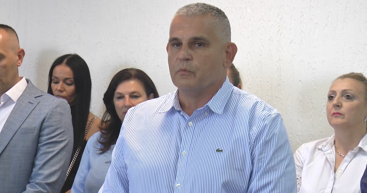 Brata se ne odričem, ali i poštujem rad državnih rgana: Radojković podneo neopozivu ostavku na mesto predsednika opštine Topola kao lični i moralni čin