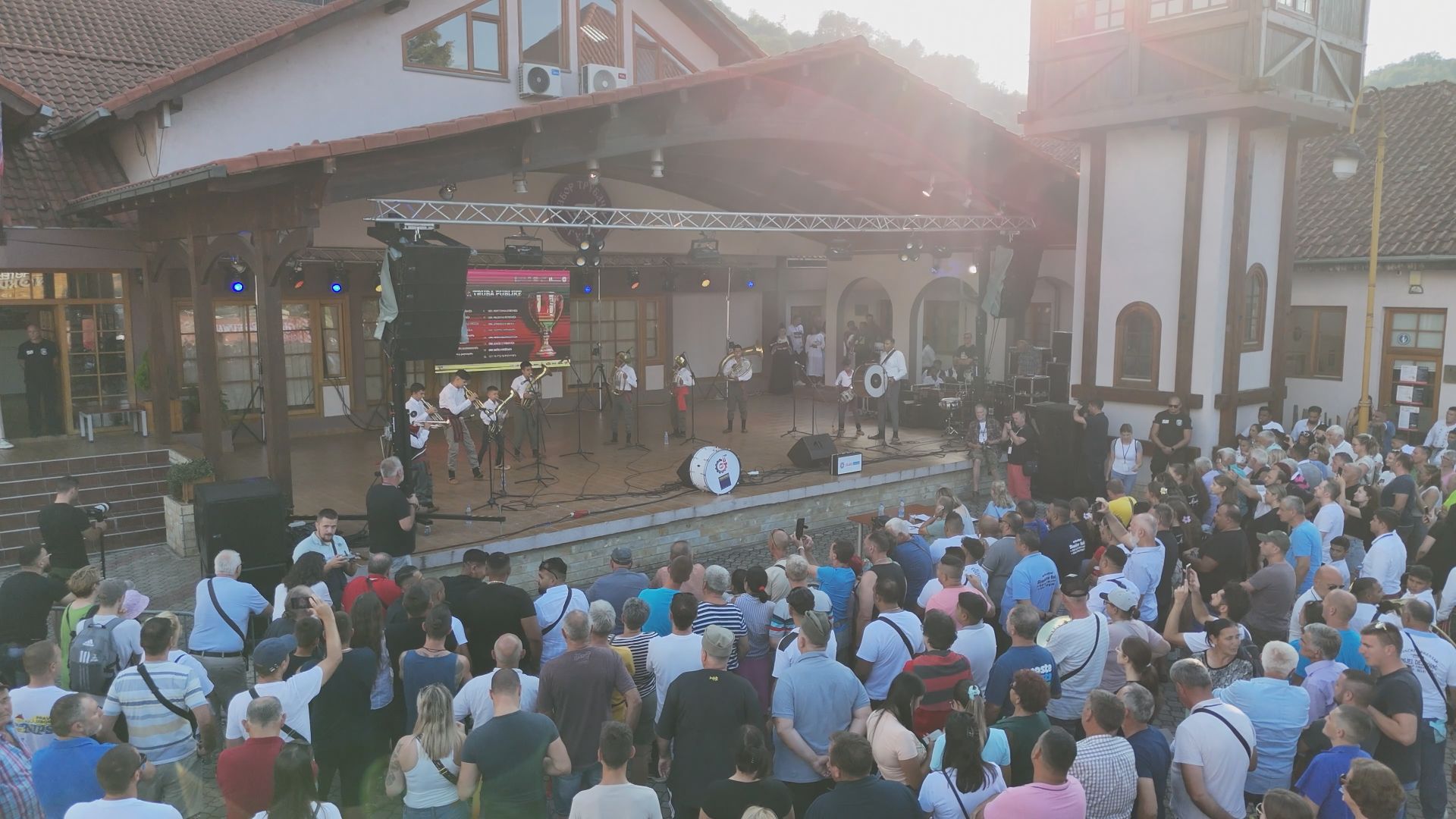 Ovo je najslađi trubački orkestar u Srbiji: Devojčice sa juga po prvi put se osmelile i pokazale da truba nije rezervisana samo za dečake, na Saboru u Guči nikog nisu ostavile ravnodušnim (FOTO)