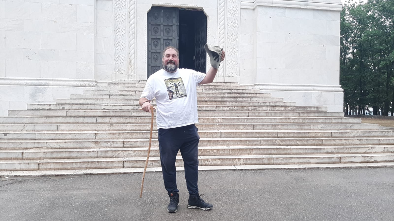 Humani podvig srpskog glumca: Mikica Petronijević na Ilindan krenuo na hodočašće dugo 600 kilometara, peške će proći rutu od Aranđelovca do Kajmakčalana zbog plemenitog cilja - bravo (FOTO)