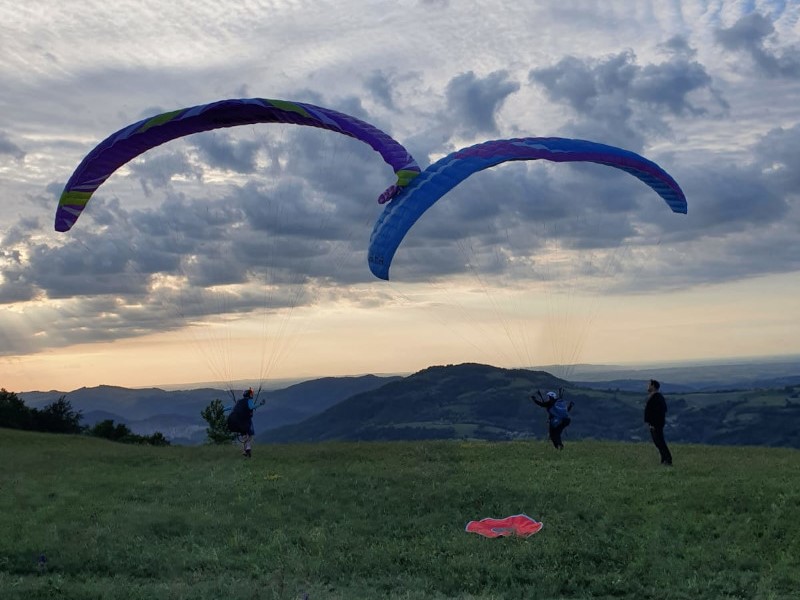 Ovo je novoproglašeni predeo izutenih odlika u Srbiji: Nestvarni Rajac svojom lepotom ostavlja bez daha, pravi je raj i za ekstremne sportiste - paraglajderisti ovde stižu iz čitavog sveta (FOTO) 