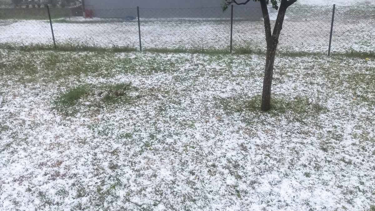 Poplavljene ulice, haos i po selima: Jako olujno nevreme pogodilo Prijepolje, krupan grad tukao duže od 20 minuta (FOTO)(VIDEO)