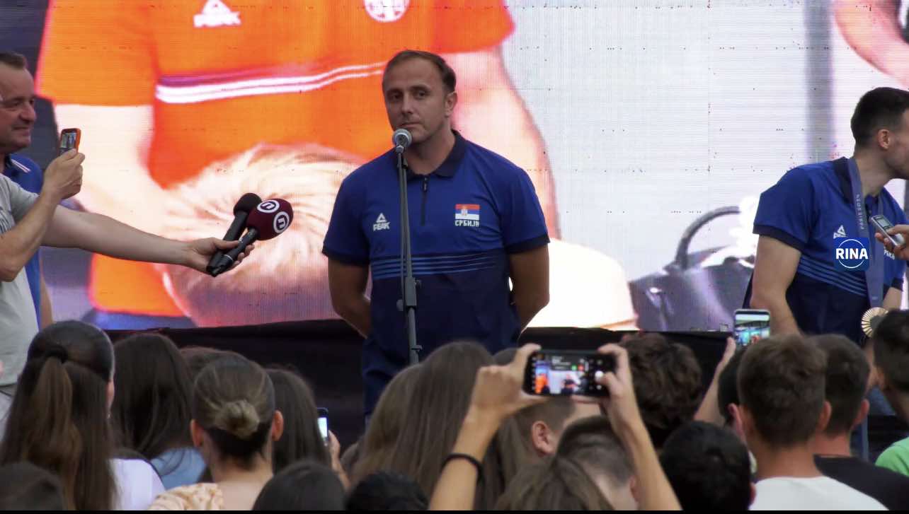 U najtežim životnim trenucima on je bio uz srpski tim: Marinoviću otac preminuo neposredno pred Olimpijadu, ipak spakovao kofere i otišao u Lil - ispunio očevu želju i u svoj Čačak doneo je medalju 