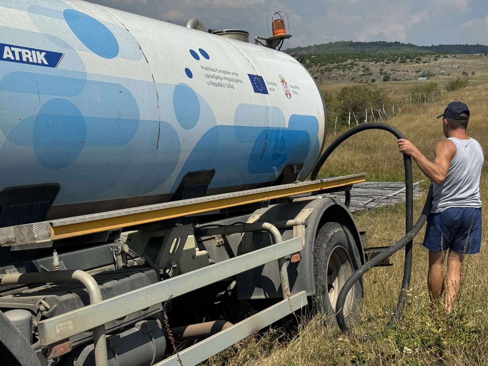 Životinje nam umiru na livadi, žedni smo i mi i naša stoka: Dramatične slike stižu sa Peštera, meštani kažu - nikad teže nije bilo, ovo je nezapamćena katastrofa (FOTO)