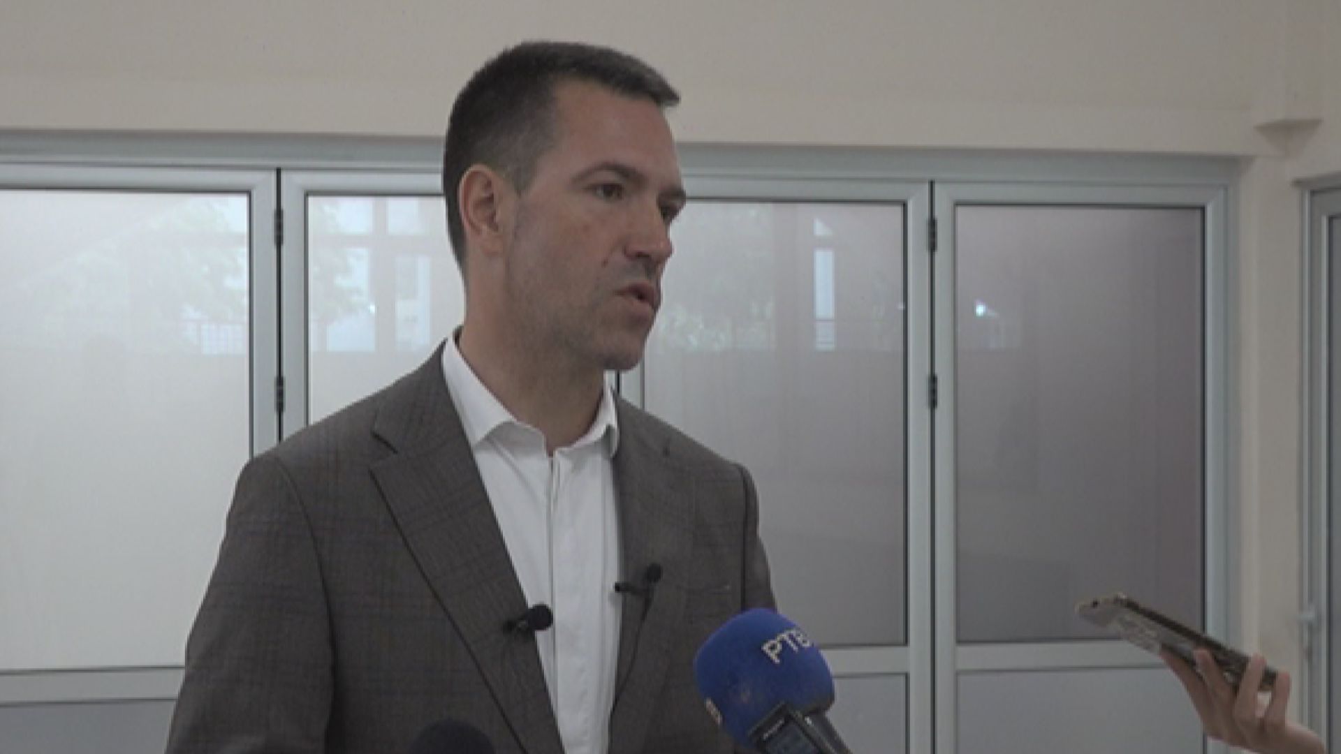 Deponija gori zbog neodgovornih pojedinaca, ulaze i pale smeće na nekoliko lokacija: Oglasio se gradonačelnik Kraljeva nakon požara, sve raspoložive jedinice na terenu (FOTO)(VIDEO)