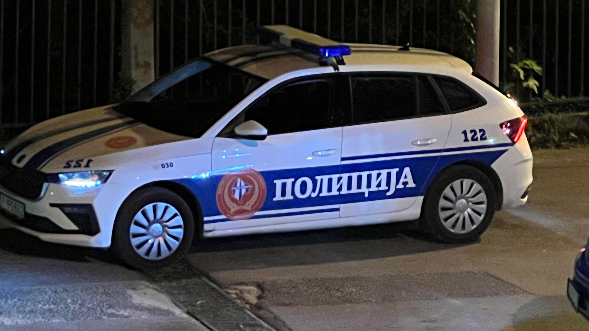 Neverovatna kradja u Budvi: Maloletnici od 15 godina ukrali auto ispred kuće: Policija ih odmah privela, sada će krivično odgovarati