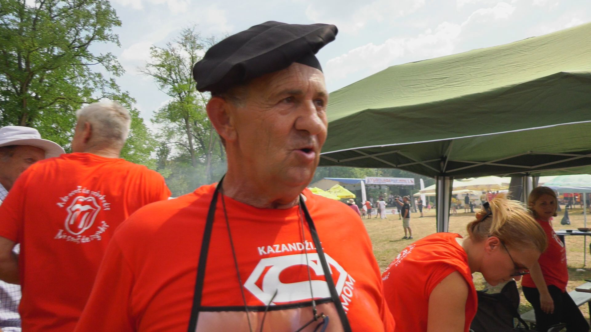 Nek se pripreme gospođe kad im se muževi večeras vrate kućama: Na desetine testisa od raznoraznih zverki danas je završilo u loncu, jubilarna Mud(r)ijada u Lunjevici okupila ogroman broj gostiju iz čitavog sveta (FOTO)(VIDEO)