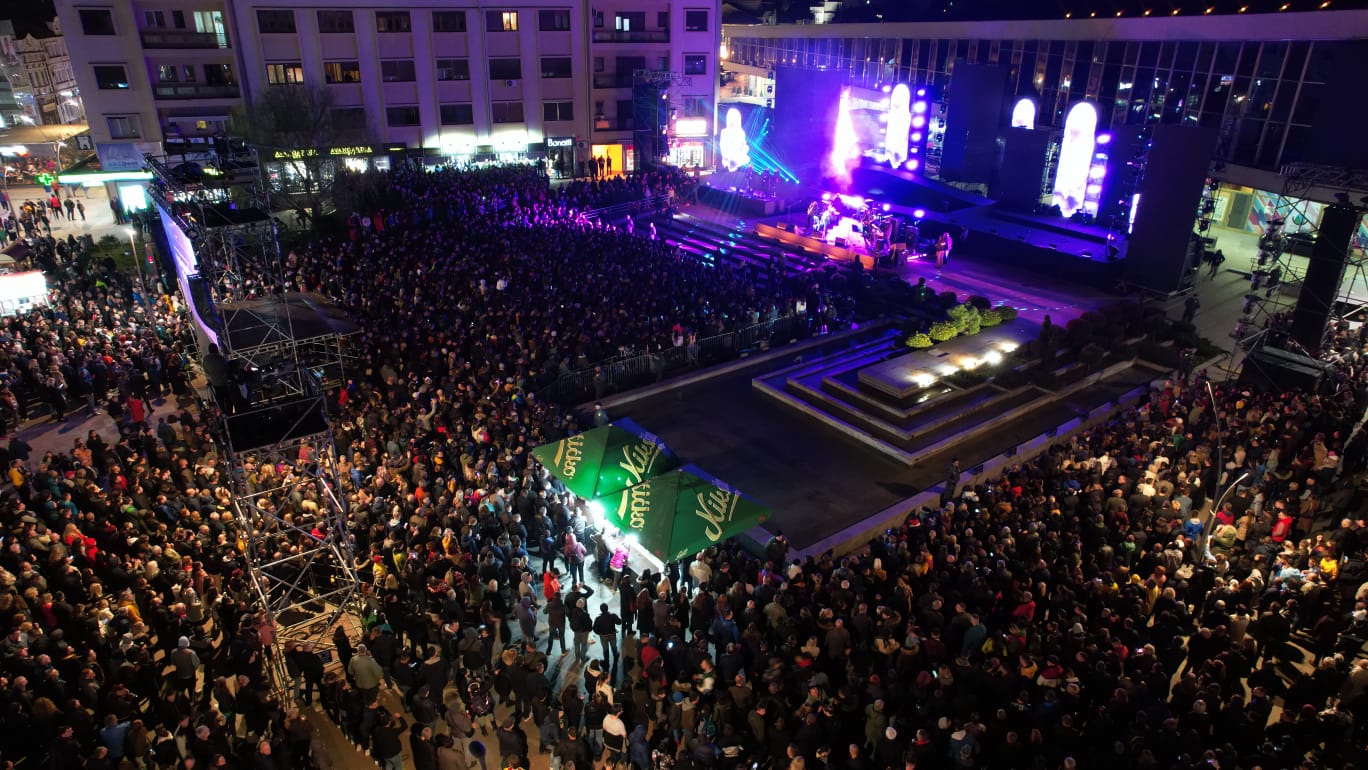 Moje telo pošaljite u Čačak, svi ćemo se mi jednog dana vratiti pod Jelicu: Ovako je Bora govorio na svom poslednjem koncertu u rodnom gradu, tada je kao i danas rasplakao na hiljade ljudi (FOTO)(VIDEO)