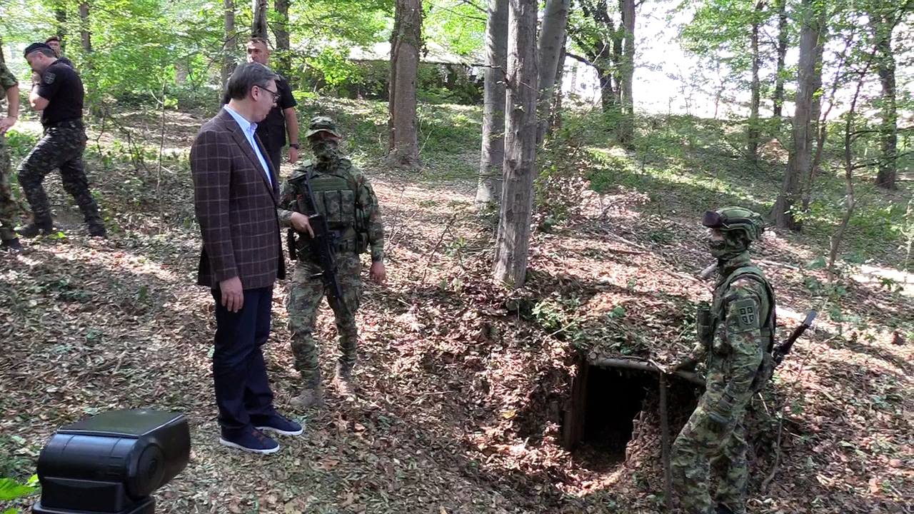 Zvanična odluka o vojnom roku mora de se donese što pre, trajao bi 75 dana: Vučić na vojnoj vežbi na Gučevu, sa specijalcima obišao i bazu usred šume (FOTO)(VIDEO)