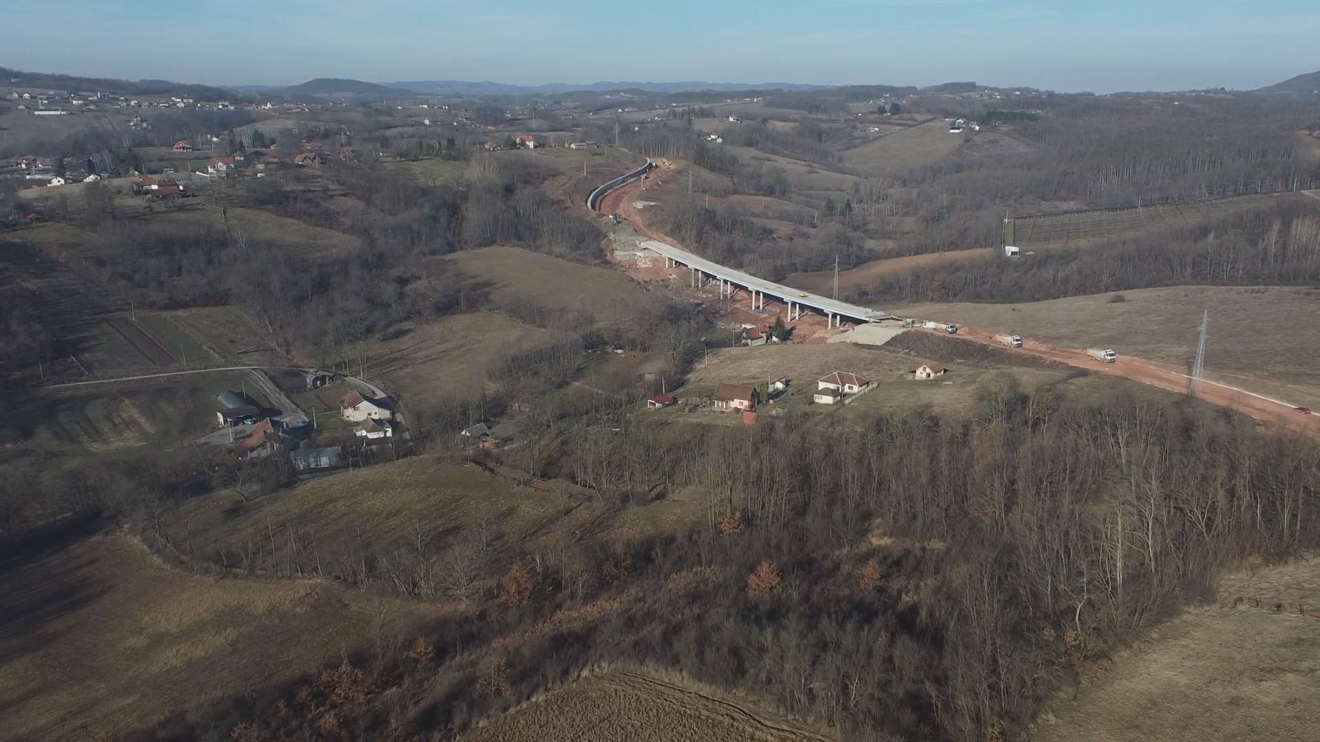 Ostalo još 400 metara da se asfaltira i gotovo: Završava se izgradnja izuzetno važne pristupne saobraćajnice kod Gornjeg Milanovca, teretni saobraćaj biće potpuno izmešten iz centra grada