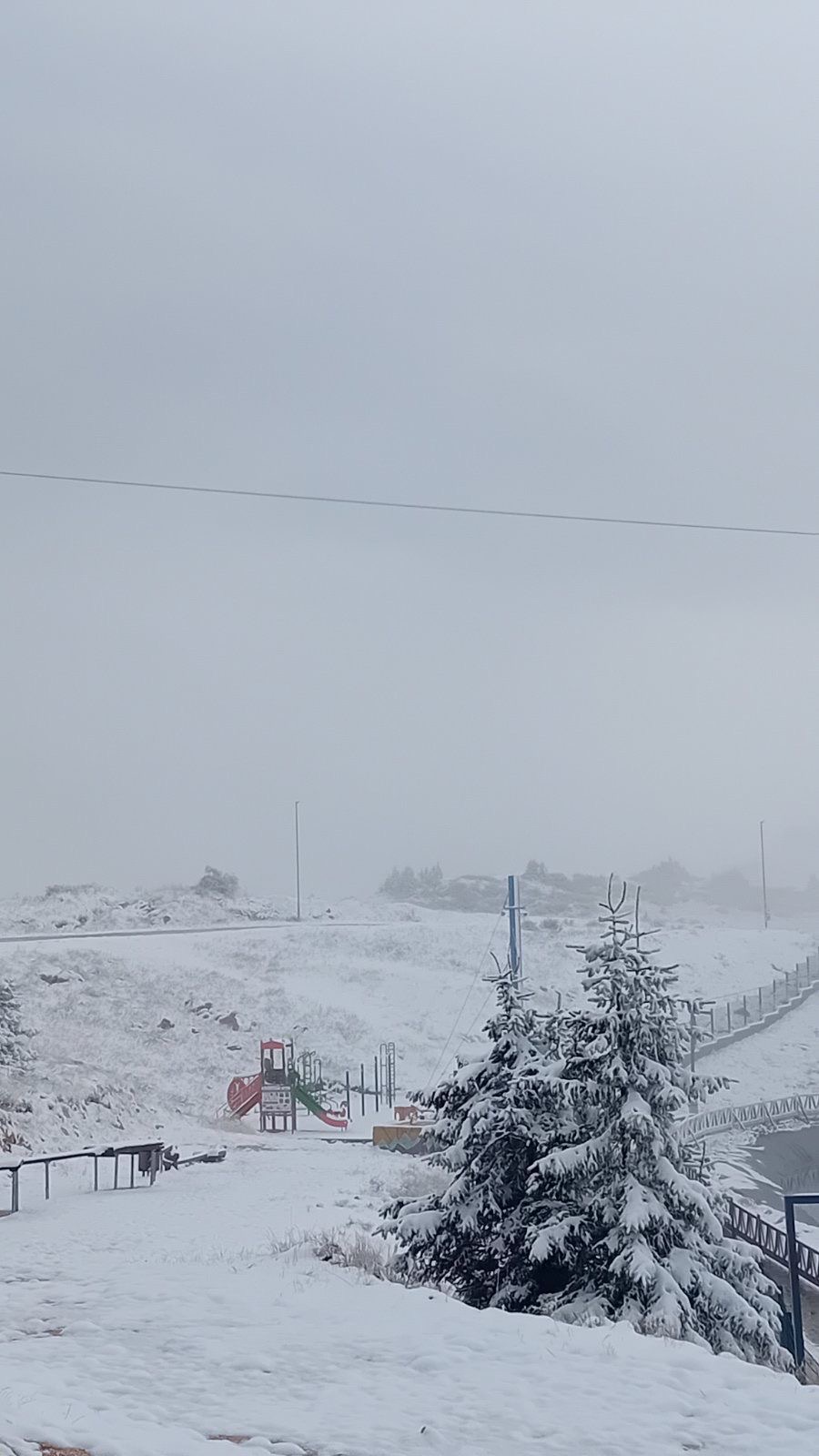 Sneg u septembru se zadržao i danas: Nestvarne zimske slike stižu sa Jahorine, olimpijska lepotica uveliko se sprema za skijašku sezonu (FOTO)