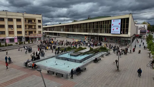 Nasilje je najveći problem, škole moraju ponovo biti bezbedno mesto i za decu i za sve koji u njima rade: Protest prosvetnih radnika održan u Čačku, poručuju - ustali smo u borbu za svoje dostojanstvo (FOTO)