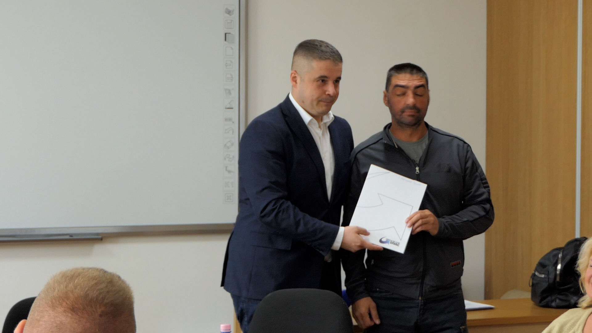 Smislila sam biznis plan, organsko povrće iz Dragačeva ide na Novi Beograd: Vida nema uslov za penziju ali je rešila da se bavi plasteničkom proizvodnjom, ona i još 15 poljoprivrednika danas dobilo vredne donacije za svoj posao (FOTO)(VIDEO)