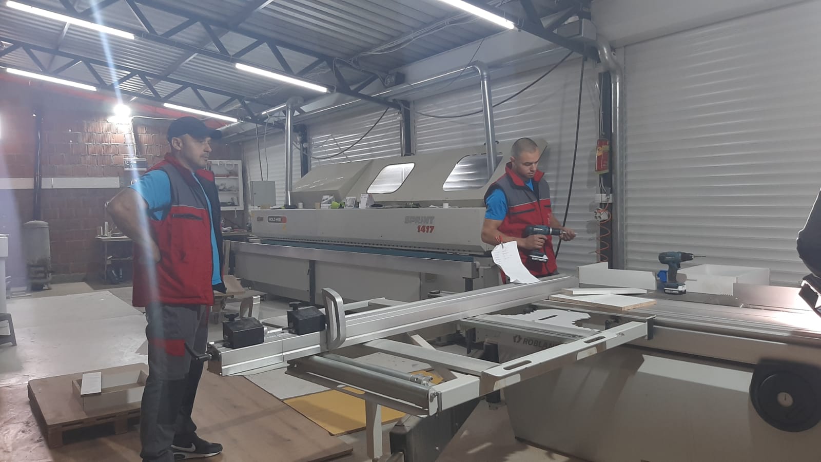 Sloga kuću gradi: Dejan započeo posao izrade nemaštaja a sada mu se u poslu pridružio i sin, zajedničkim snagama mogu sve (FOTO)