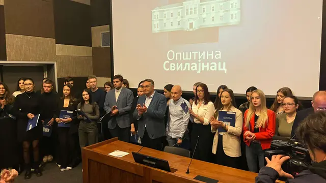 Opština Svilajnac nagrađuje dobre studente sa 100.000 dinara, a svima obezbeđuje plaćenu praksu / foto: RINA