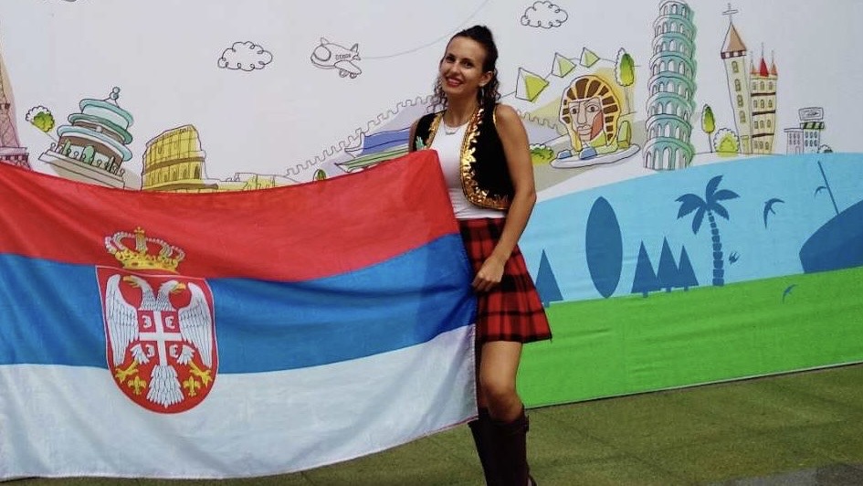 Stefani završila težak fakultet u Kini, ali se vraća da stečeno znanje primeni u Srbiji: Mlada Čačanka ponosno nosi srpsku trobojku i kaže - Kinezi znaju za Đokovića, Valtera i Vučića (FOTO)