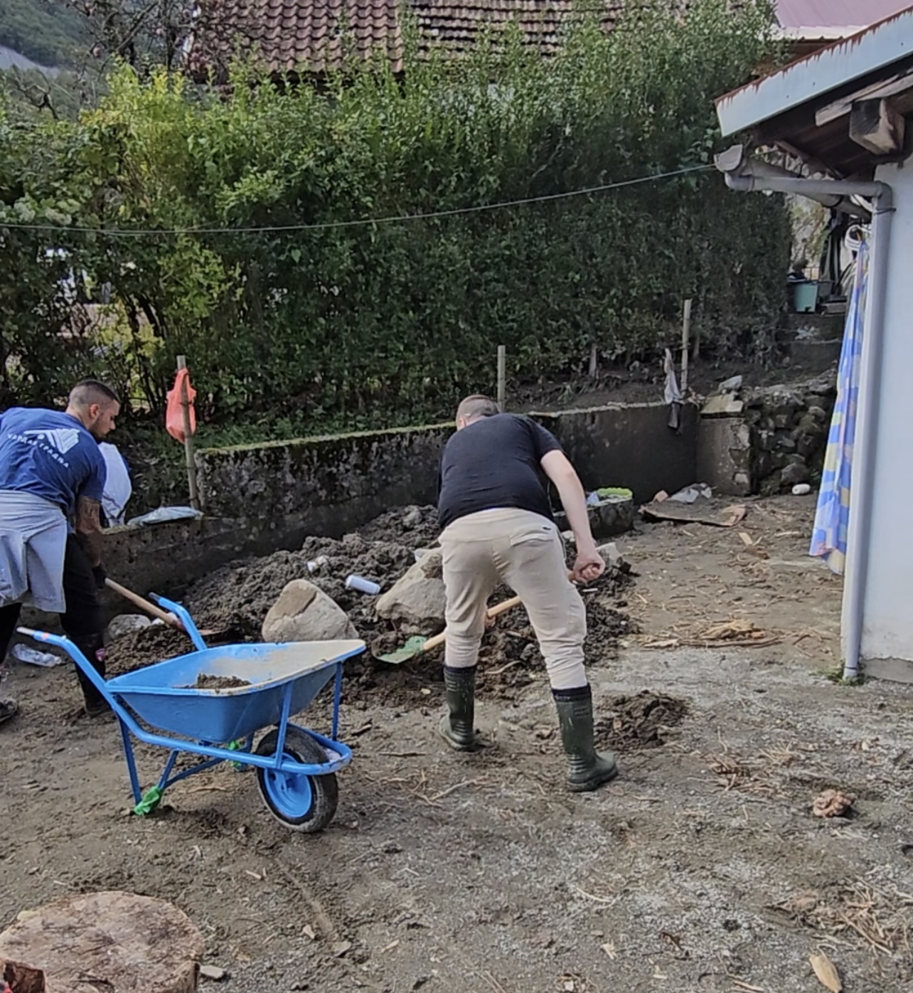 Navijači iz Nikšića pomažu ugroženima iz Jablanice / foto: Privatna arhiva