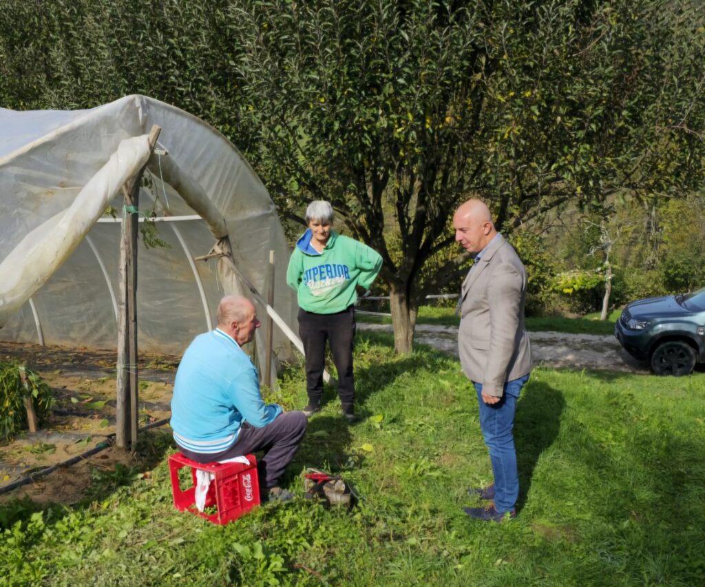 Ovo je spas za fabrike pod otvorenim nebom: Preko 40 poljopriverednika iz Prijepolja dobilo je nove plastenike, biće paradajza i paprika bez obzira na očajne vremenske uslove