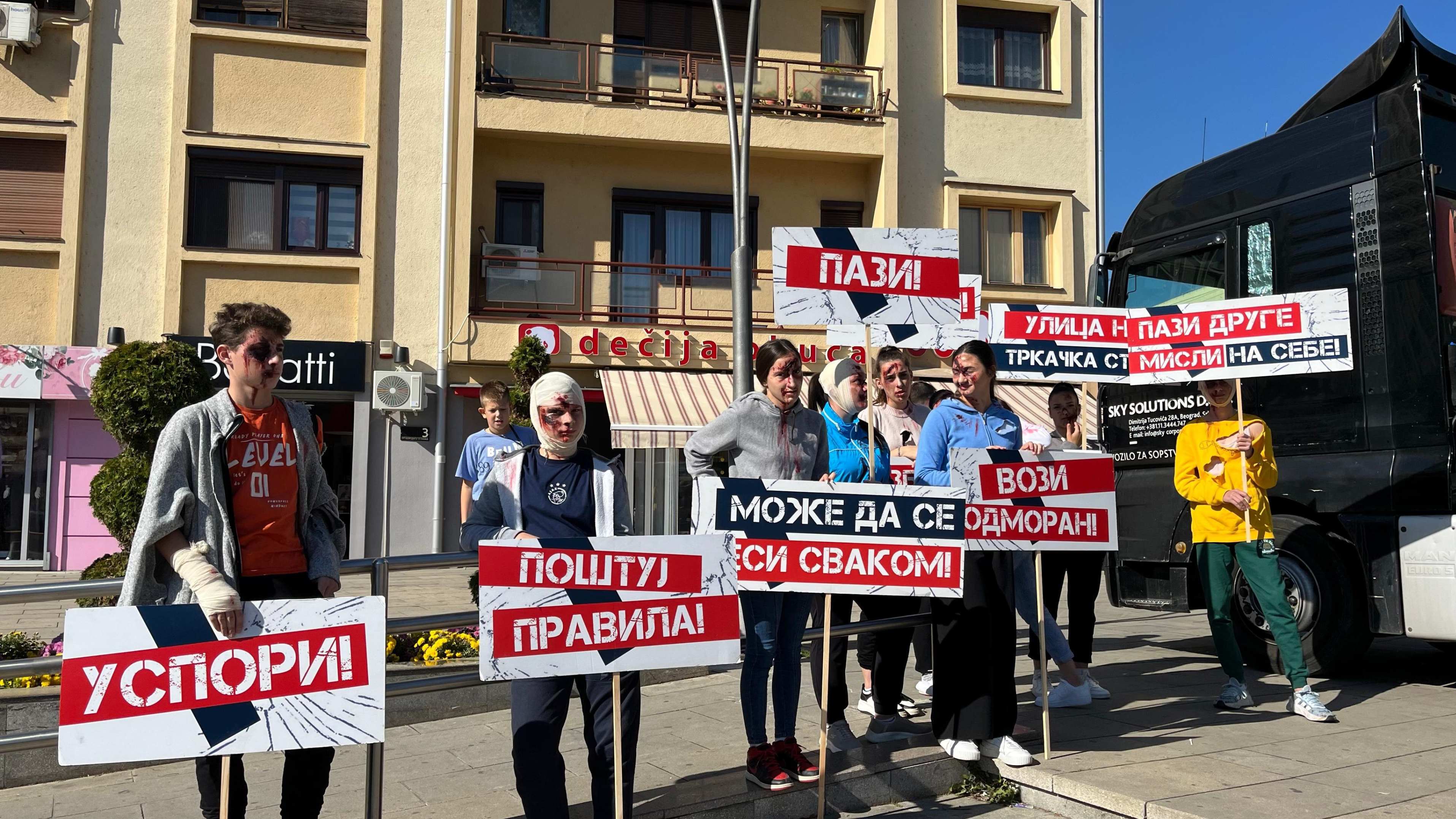 Devetoro dece tokom ove godine nastradalo u nesrećama: Bezbednost u saobraćaju mora biti prioritet, jedinstveni karavan stigao do Čačka (FOTO)