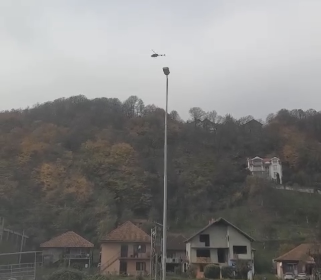 Helikopteri nadletali teren iznad Bijelog Polja / foto: RINA