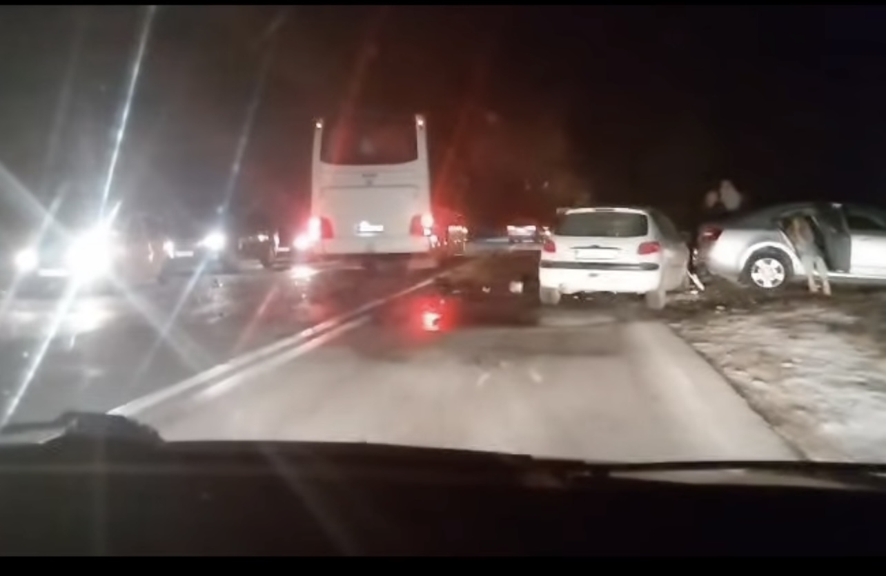 Karambol na putu za Zlatibor, nekoliko automobila se sudarilo: Na kolovozu rasuto staklo i delovi vozila, saobraćaj se odvija usporeno