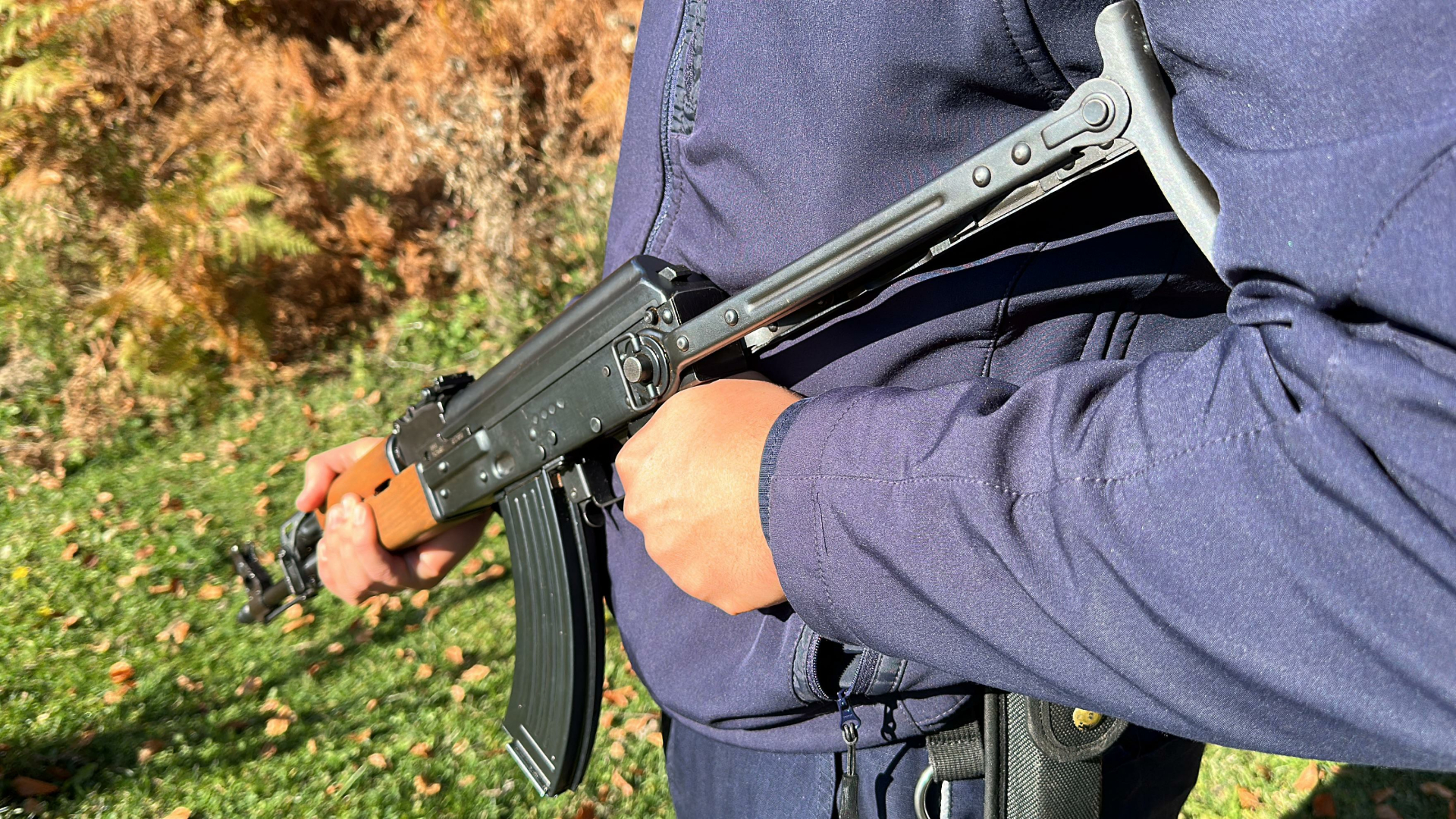 Ostavio pušku uz bukvu i rekao ajde da popijemo po rakiju: Muškarac iz sela Brajkovac tvrdi da je pričao sa opasnim beguncem, Aliju Balijagića meštani viđaju a policija ne može da ga nađe (FOTO)(VIDEO)