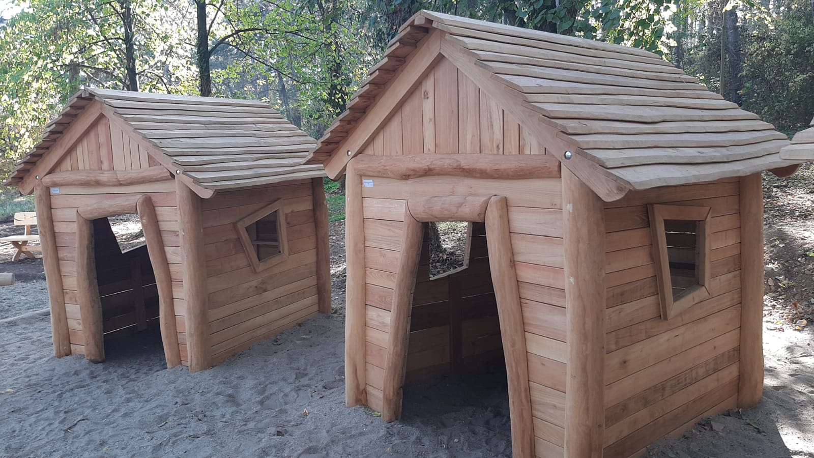 Jedinstveno prirodno igralište za decu na Oplencu: Kućice, ljuljaške i klackalice - sve je od drveta. ova atrkacija za mališane izgrađena po ideji princa Mihaila i princeze Ljubice (FOTO)