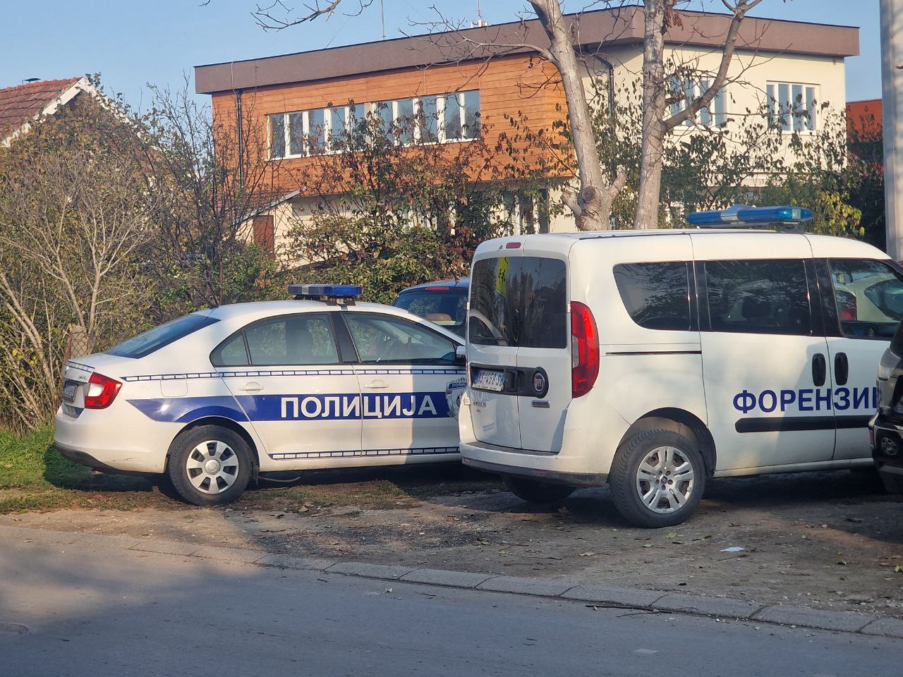 Ovo je kuća u kojoj se dogodilo monstruozno ubistvo u Novom Sadu: Sin odsekao majci glavu i izgovorio jezive reči (FOTO)