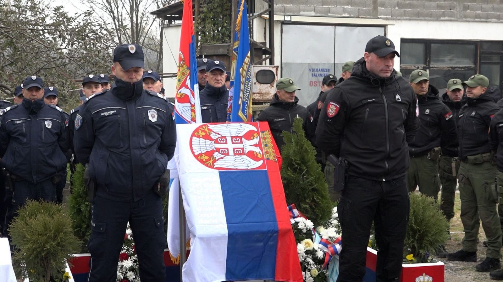 Okadite mesto od tuge i bola, mesto gde je majka sinu opelo pravila: Otrkivena spomen-ploča u čast ubijenog Nikole Krsmanovića, potresna poruka ispisana na njoj (FOTO)