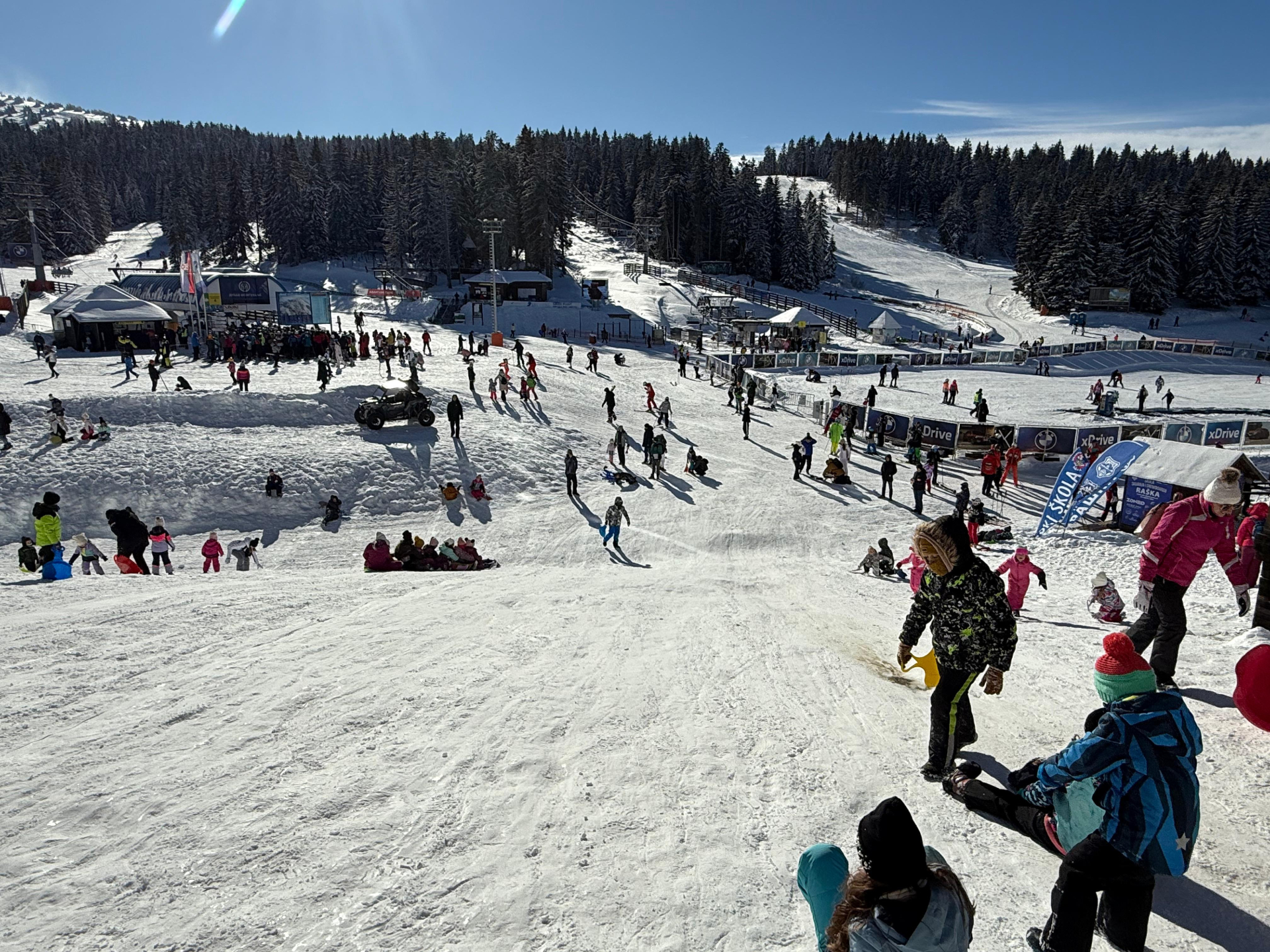 Otvorena ski-sezona na Kopaoniku, cene u kafićima paprene / foto: RINA