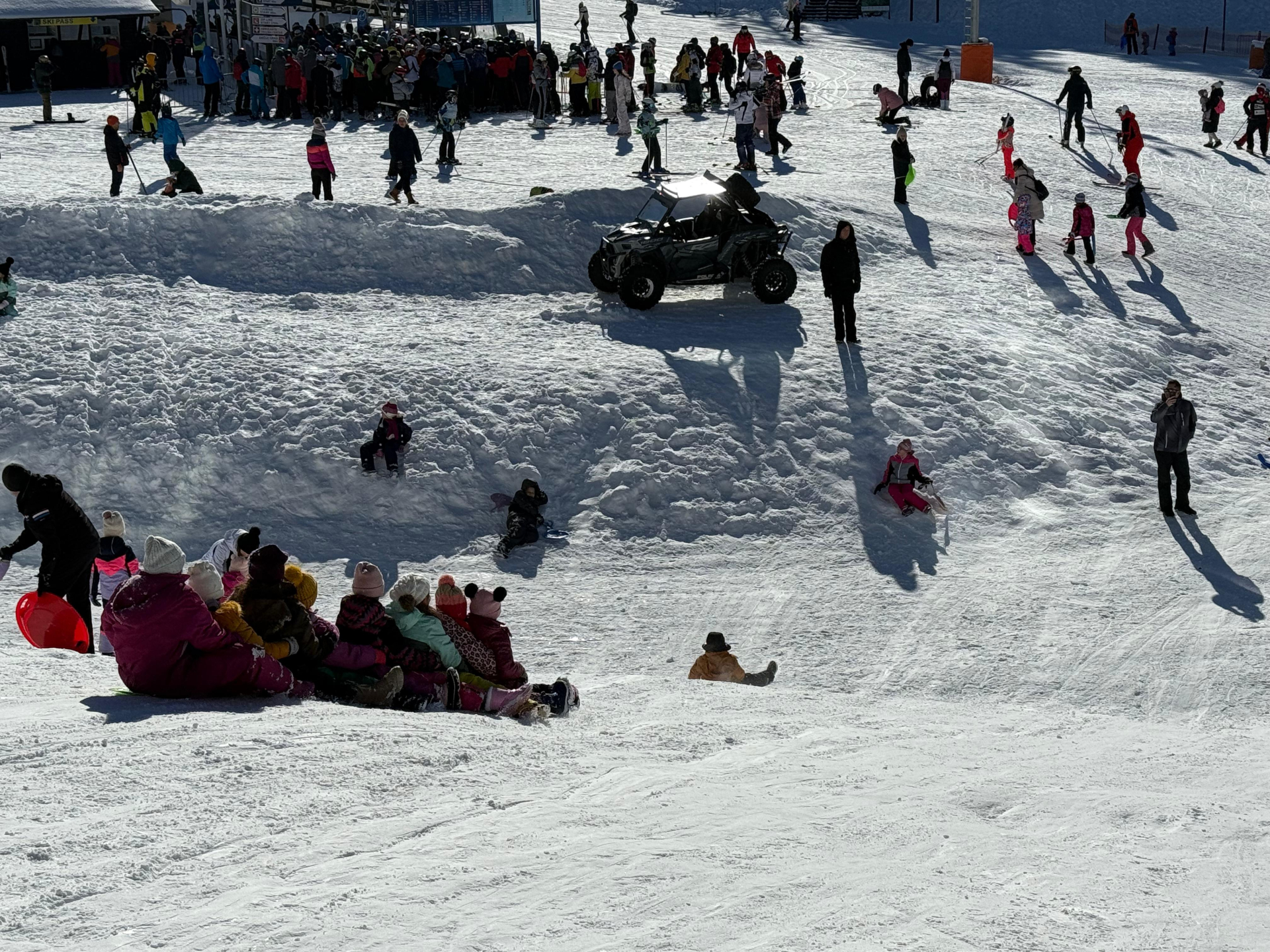 Otvorena ski-sezona na Kopaoniku, cene u kafićima paprene / foto: RINA
