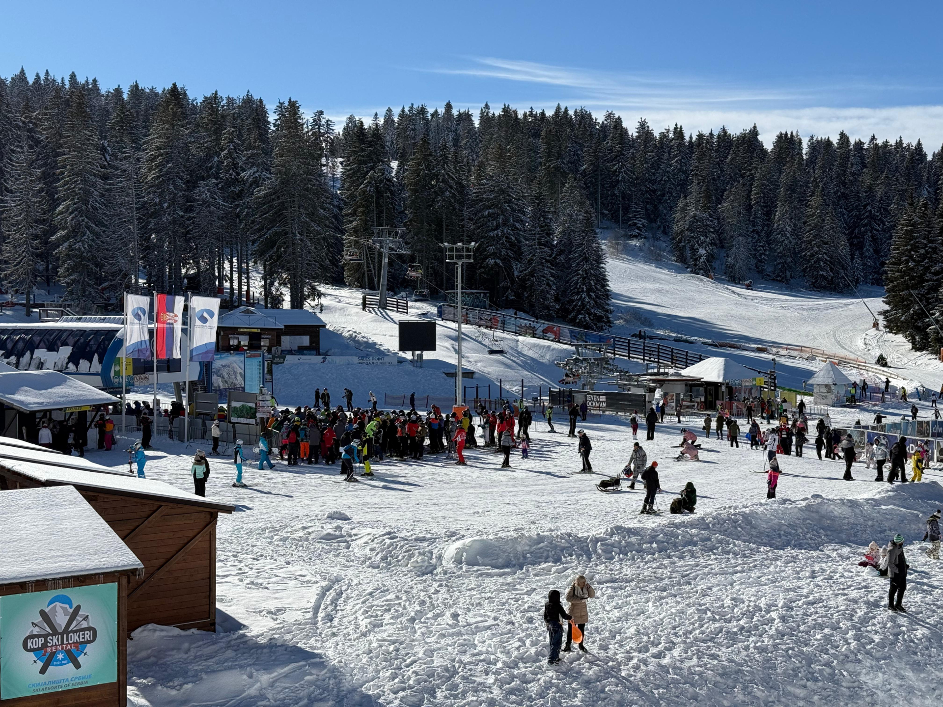 Otvorena ski-sezona na Kopaoniku, cene u kafićima paprene / foto: RINA