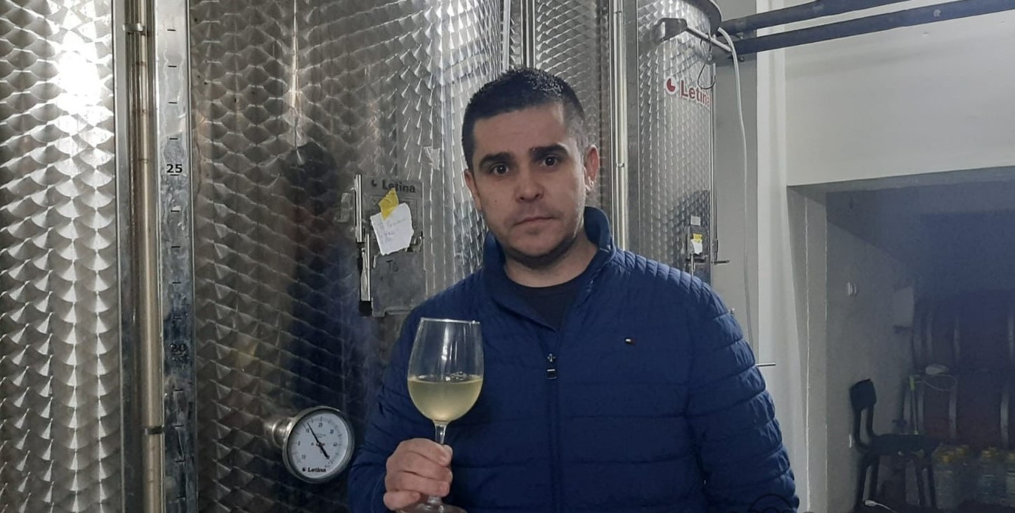 Nemanja nasledio svoje pretke i bavi se vinogradarstvom / foto: RINA