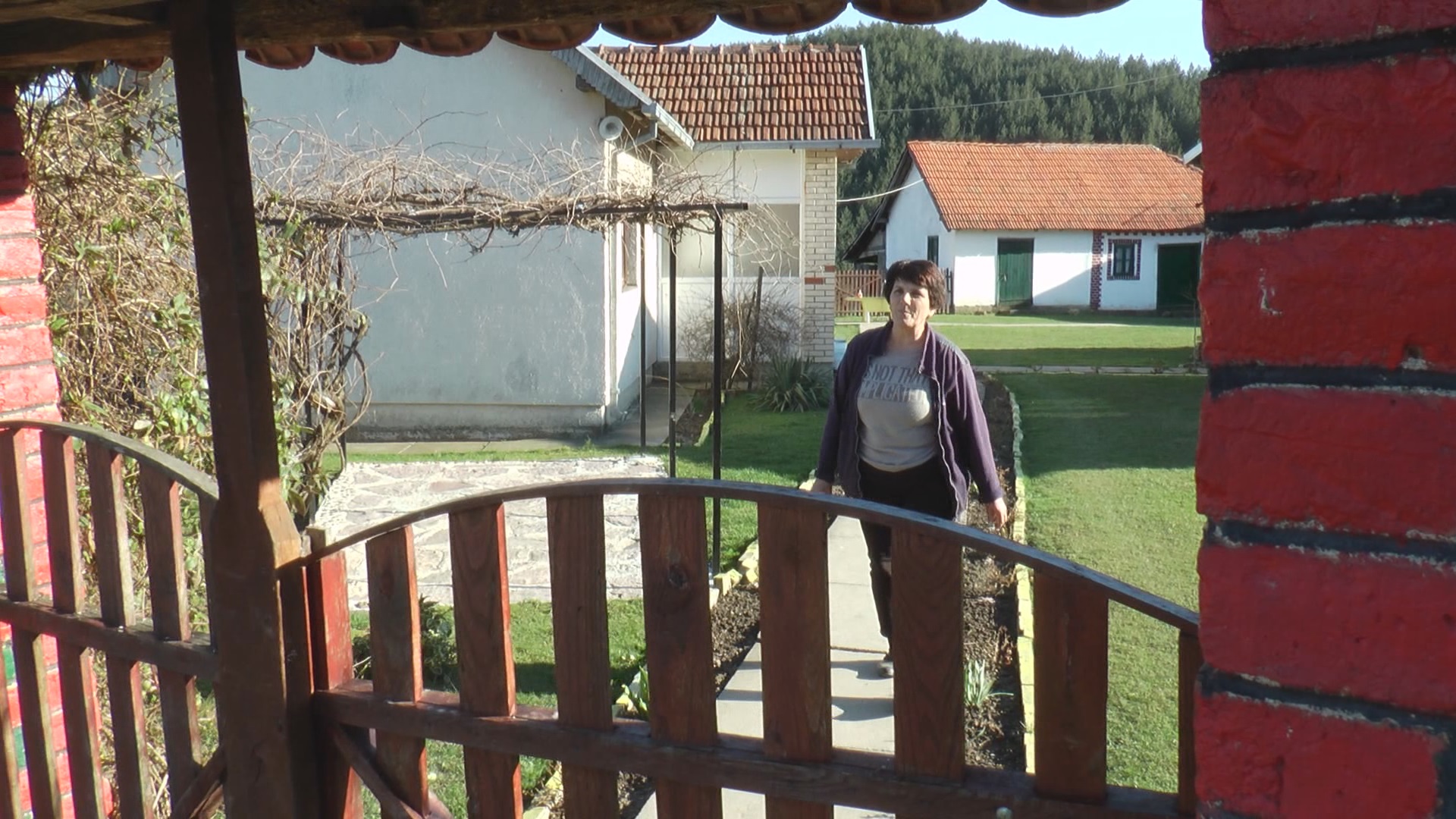 Slavica se rodila, odrasla i udala na selu, tako uči i svoje kćerke: Vredna planinka sa Suvobora otrkiva kako izgleda dan žene poljoprivrednice i da li se može sve postići (FOTO)