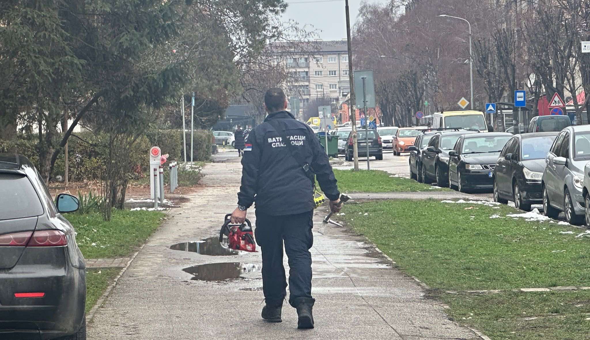 Požar izbio na prvom spratu stambene zgrade u Čačku / foto: RINA