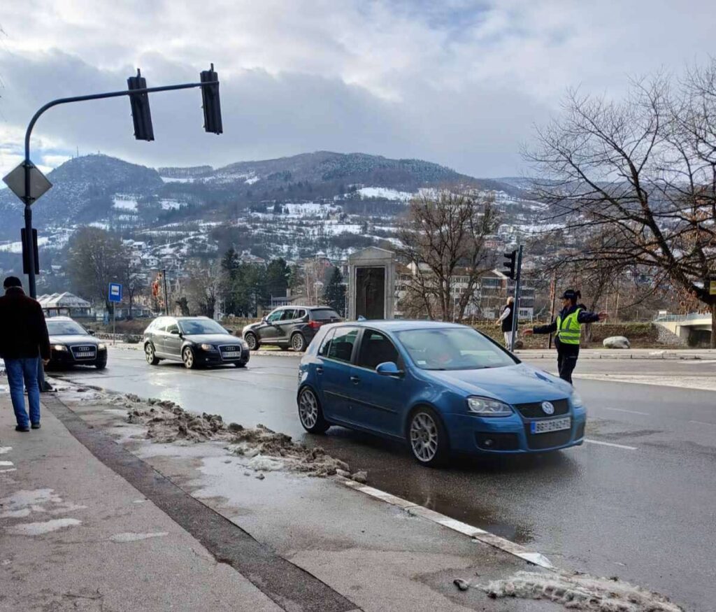 Praznični saobraćajni haos u Prijepolju već počeo: Opština na Limu "na udaru" gastarbajtera koji praznike provode u domovini, ali i vozača prolaznika jer je na samoj granici - naoružajte se strpljenjem (FOTO)