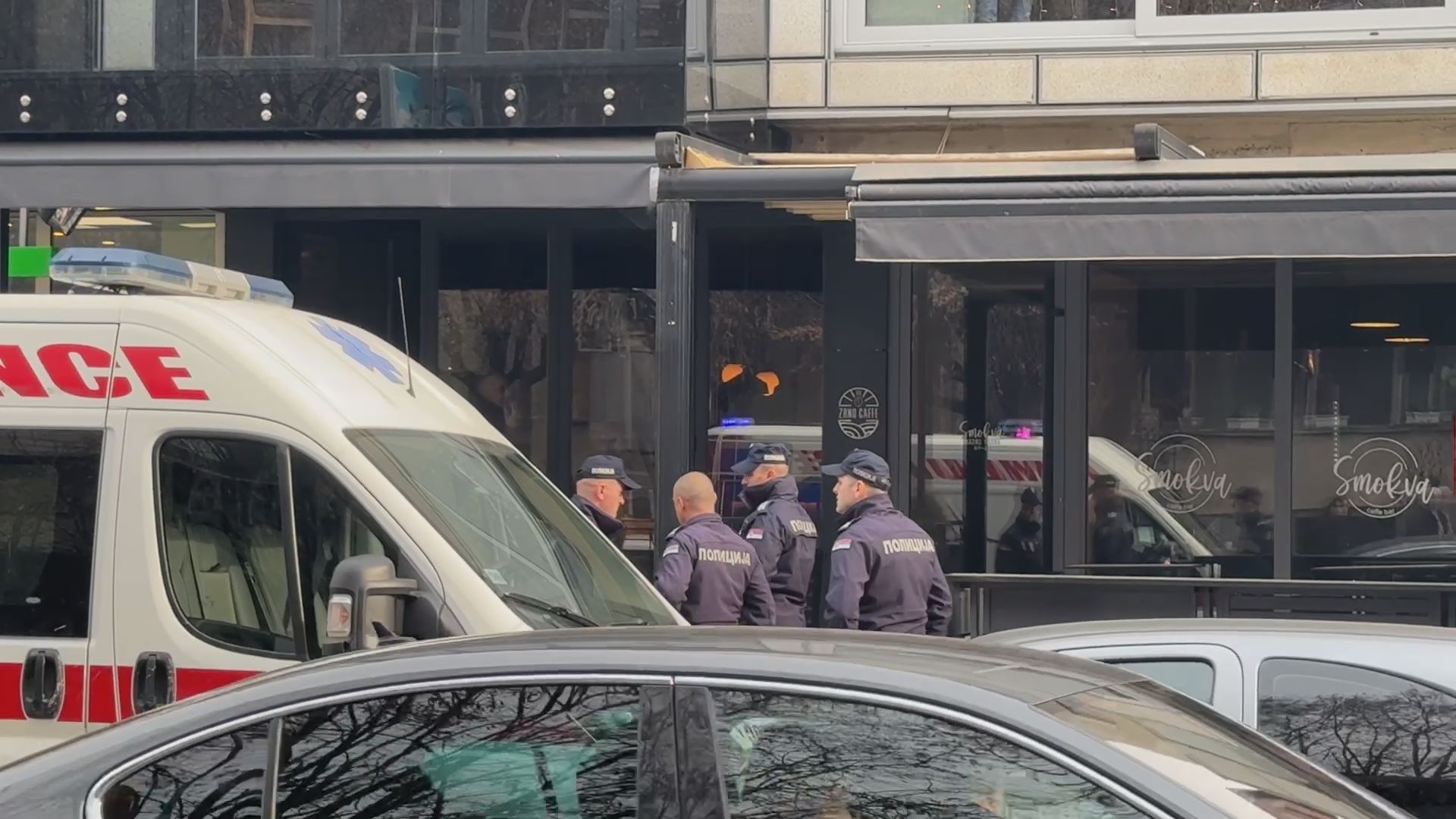Tuča u centru Novog Pazara: Dvojica braće nasrnula na muškarca i udarali ga po glavi, odmah reagovale policija i Hitna pomoć (FOTO)(VIDEO)