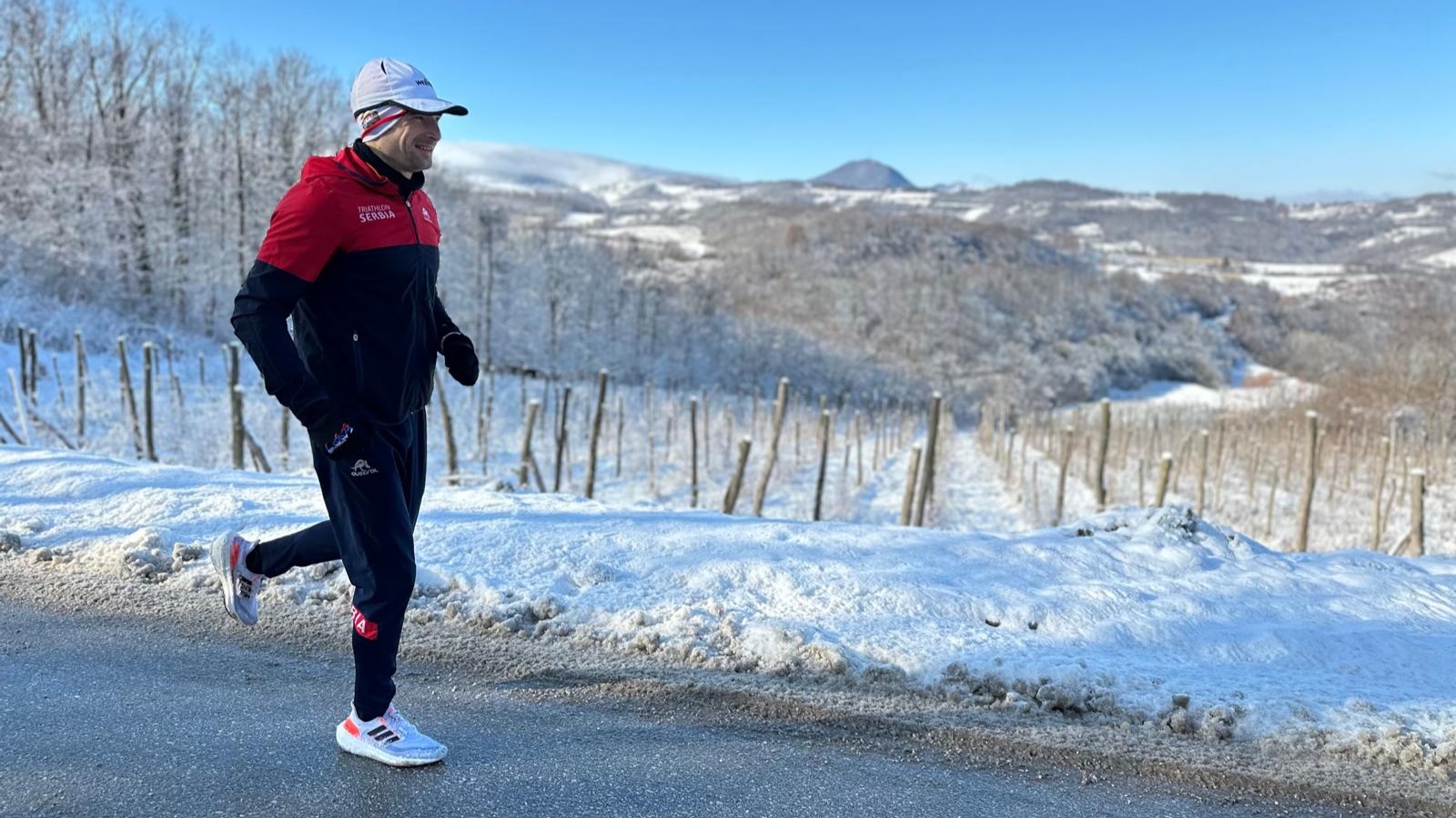 Nema izgovora za ovog momčinu: Lazar trenira na planini uprskos snegovima i minusu, čelična volja i spartanska disciplina su njegove osobine (FOTO)
