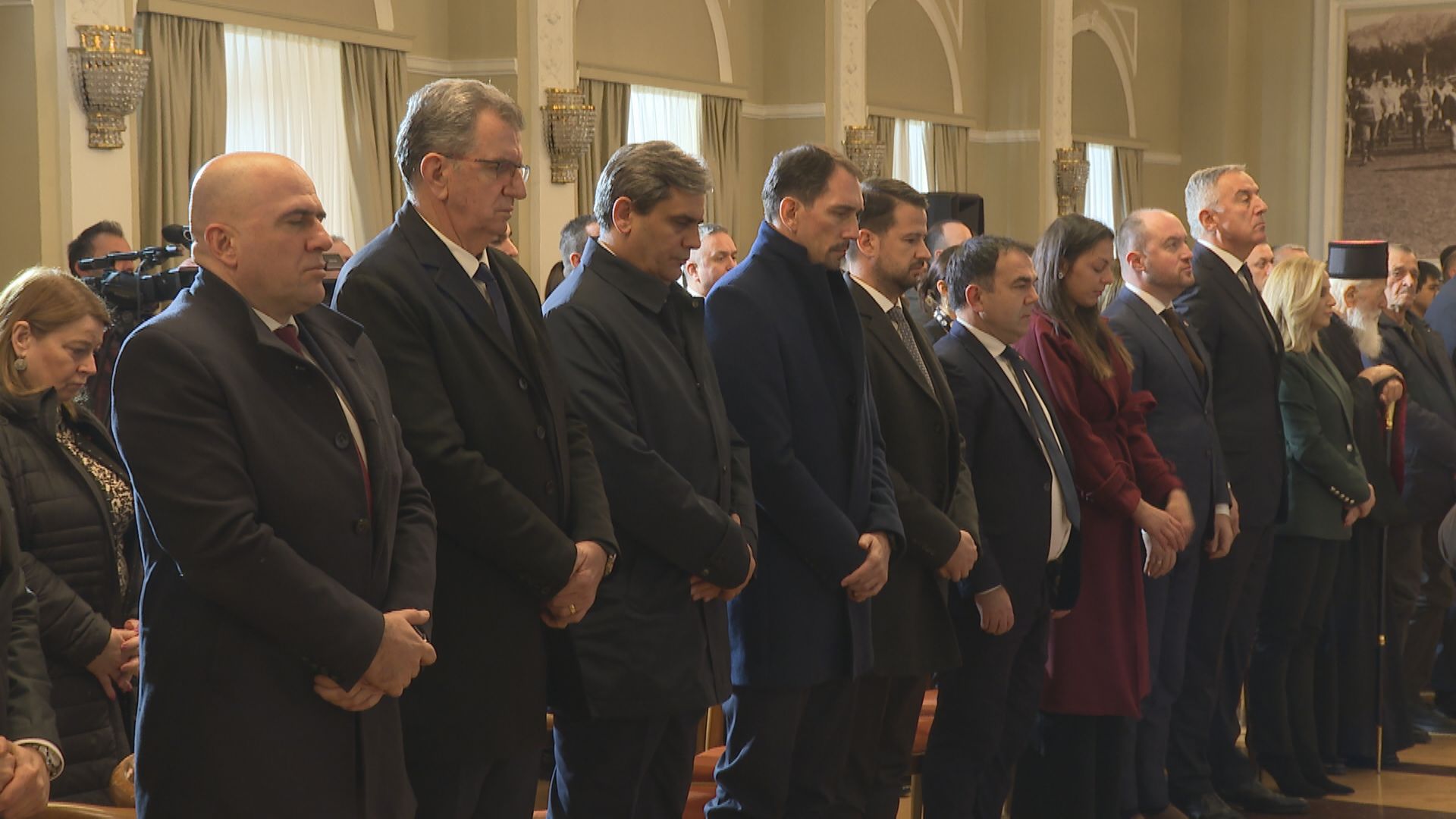 Najtužnija slika Cetinja: Komemoracija ubijenim nedužnim ljudima održana u Vladinom domu, okupljanje za sutra najavljeno ispred zgrade MUP-a u Podgorici (FOTO)