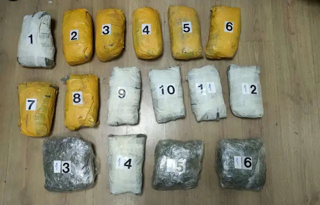 Policija upala u stan, a u stanu - 16 paketa sa oko 9 kilograma marihuane: Uhapšen muškarac iz Užica