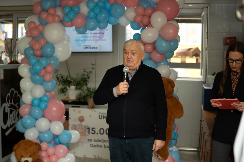 Čačak ponovo priča o njima - neverovatan potez poznatog privrednika: Milisav svim zaposlenima koji su dobili decu u prošloj godini poklonio vredne poklone, porodica je njaveće bogatstvo (FOTO)